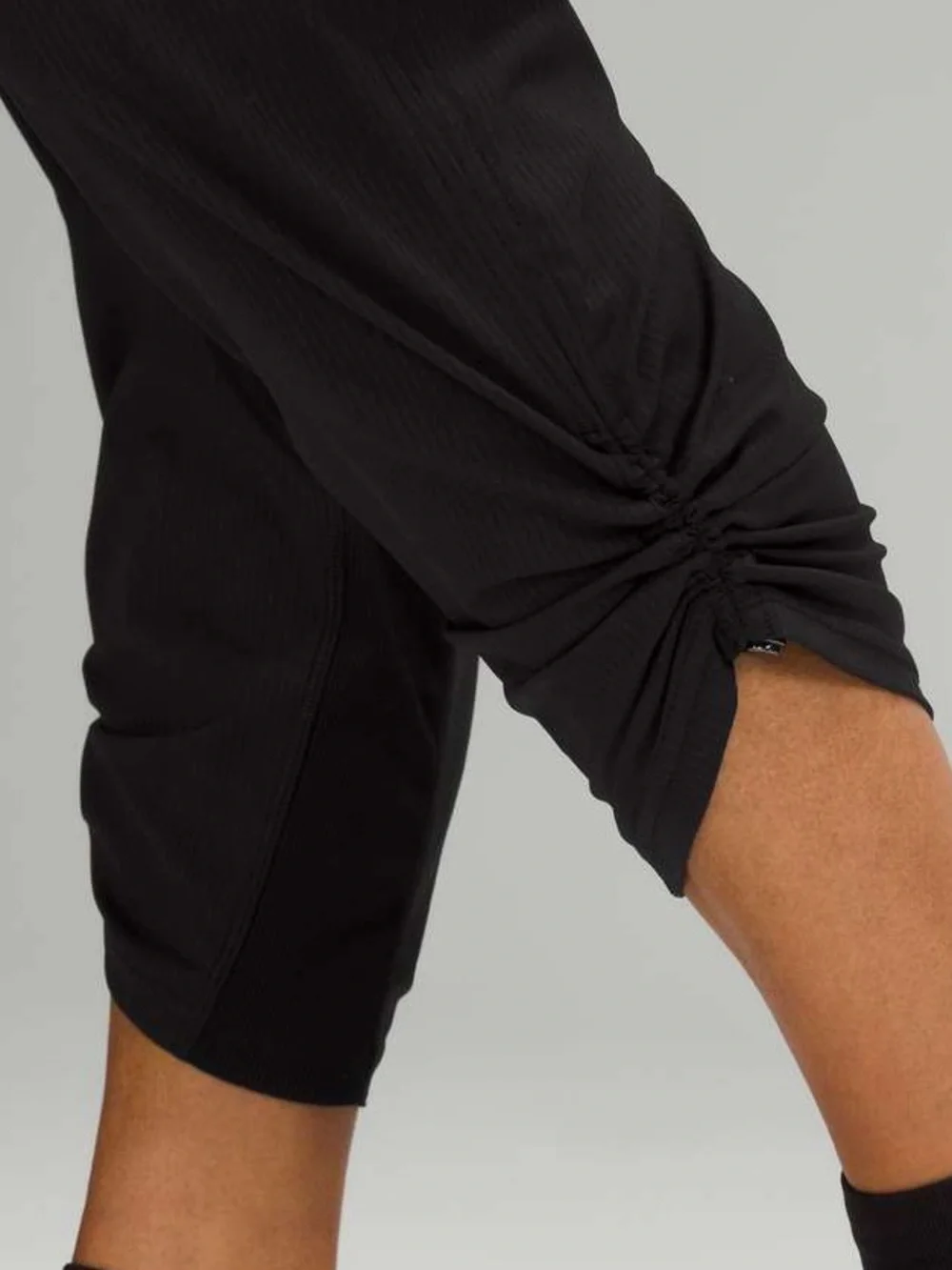 Lululemon Dance Studio Pants Mid-Rise 25” Crop Black casual Athleisure. Sk24
